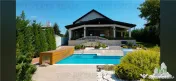 Vila cu deschidere la lac, piscina, garaj inchis - Branesti,
