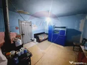 Casă cu 2 camere si teren de vanzare 