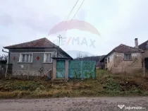 Casă cu 2 camere si teren de vanzare