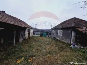Casă cu 2 camere si teren de vanzare 