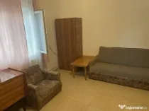 Închiriez garsonieră la casă zona liceului A.I Cuza!