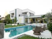 Vila Impresionanta cu Piscina Privata si Gradina de 850 mp i 