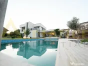 Vila Impresionanta cu Piscina Privata si Gradina de 850 mp i 