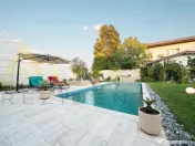 Vila Impresionanta cu Piscina Privata si Gradina de 850 mp i 
