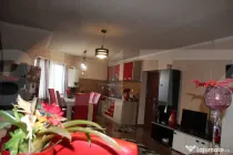 Casă cu etaj și spațiu comercial, vedere la pârtia de sc