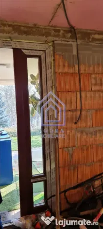 Spatiu depozit sau servicii