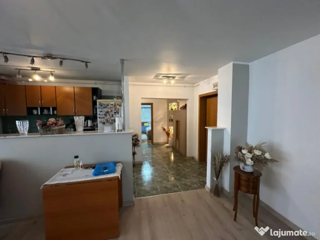 Apartament 3 camere, vedere bilaterală – Zona Trocadero,