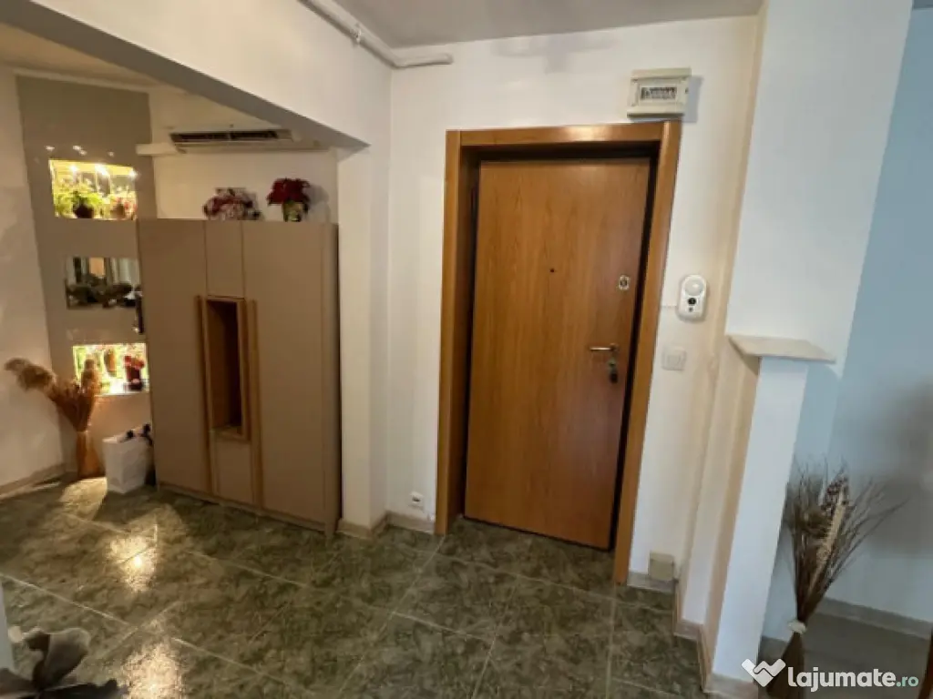 Apartament 3 camere, vedere bilaterală – Zona Trocadero,