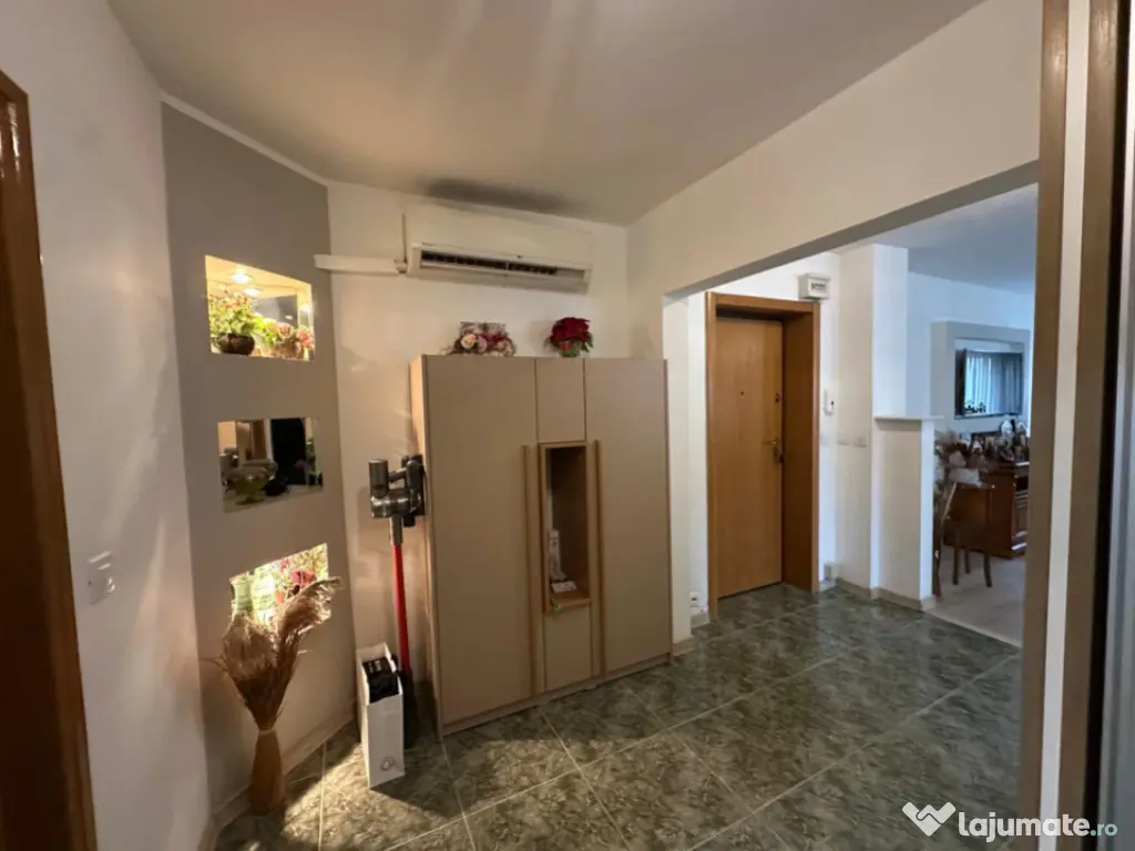 Apartament 3 camere, vedere bilaterală – Zona Trocadero,