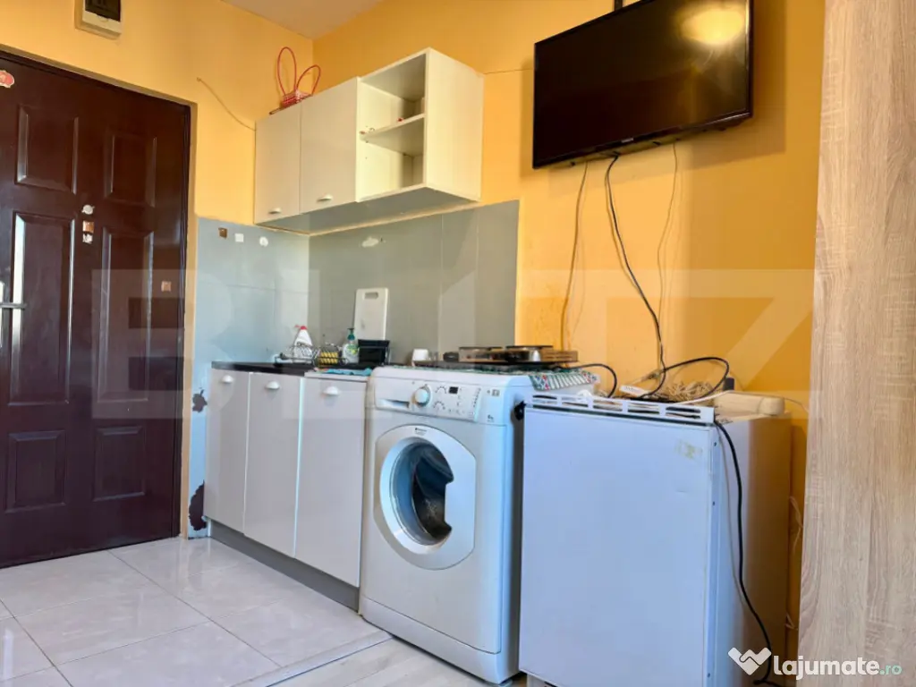 Camera de camin cu baie proprie + loc de parcare