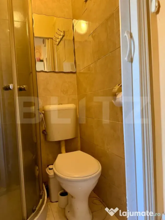 Camera de camin cu baie proprie + loc de parcare