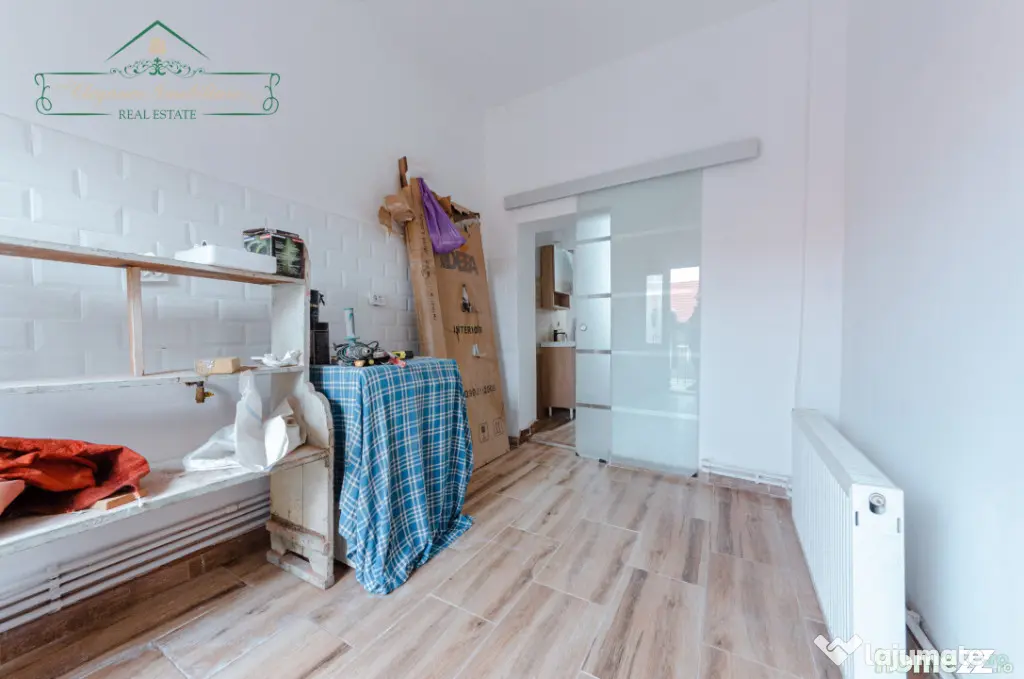 Apartament cu 2 camere la curte comuna, zona Centrala, Arad
