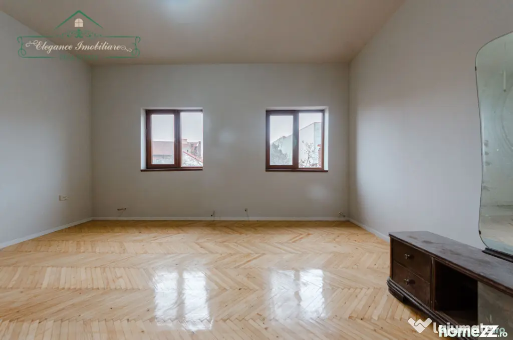 Apartament cu 2 camere la curte comuna, zona Centrala, Arad