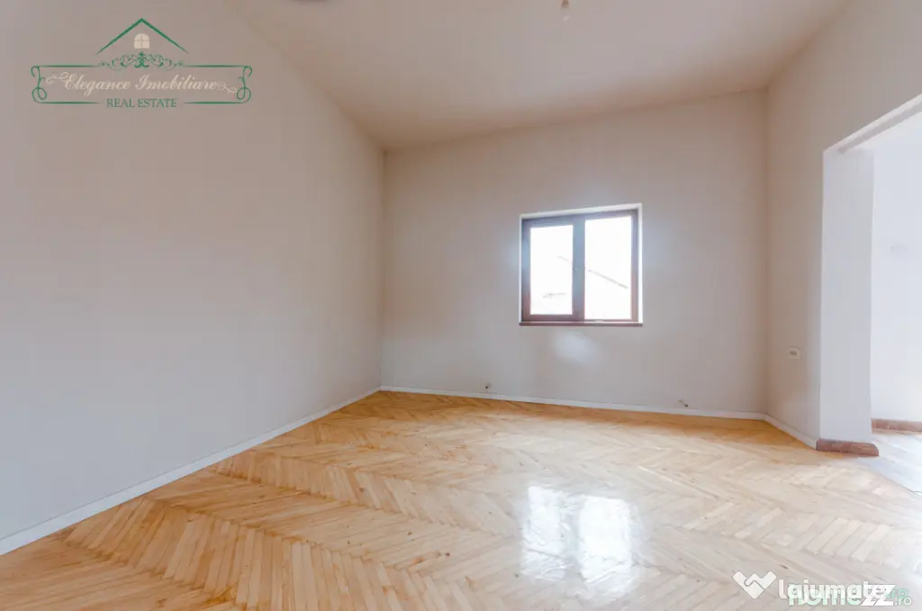Apartament cu 2 camere la curte comuna, zona Centrala, Arad