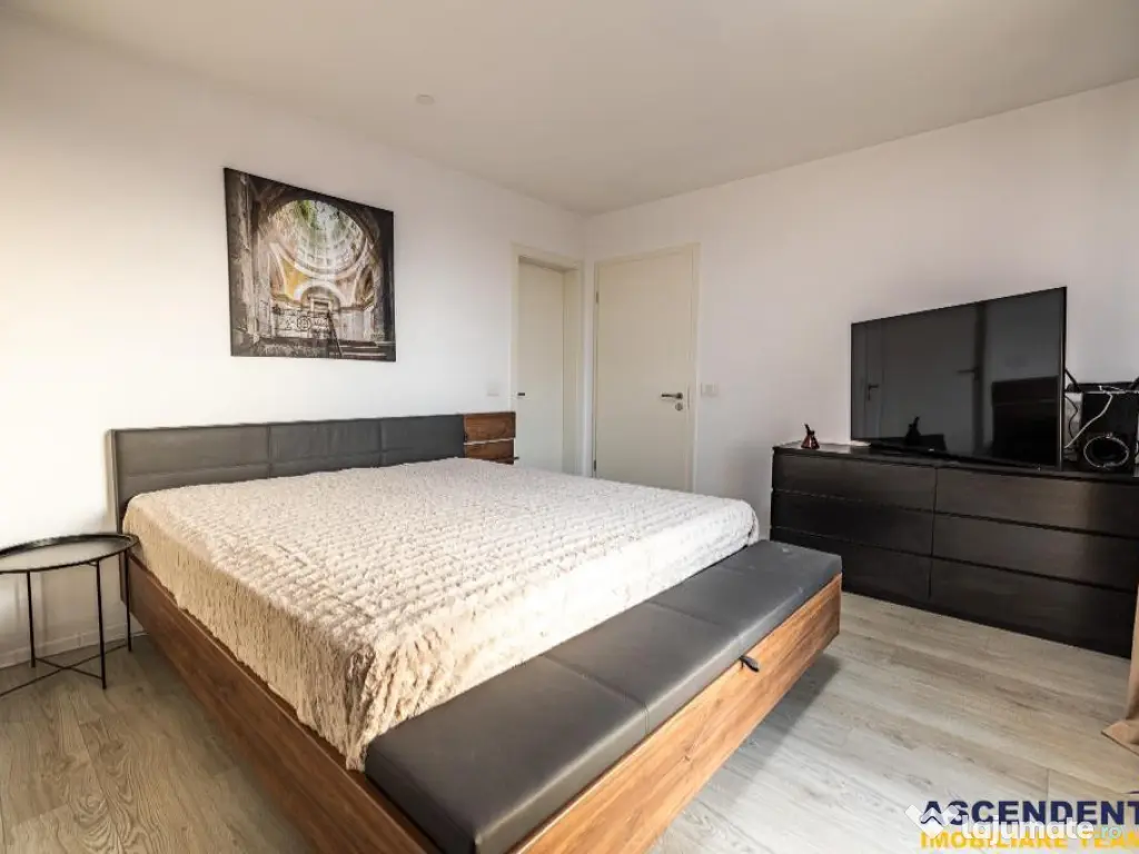 Rafinament urban:terase incantatoare,loc parcare,A Class,Kas