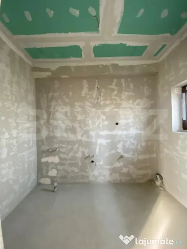 Casa moderna si luminoasa, cu spatii vitrate generoase, 610m