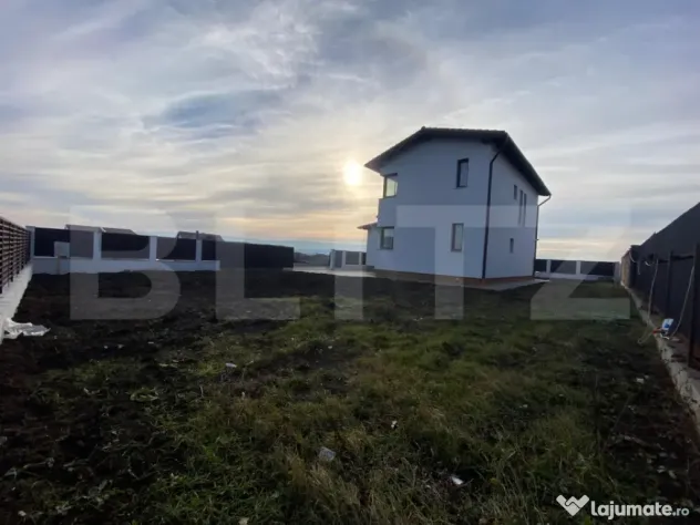 Casa moderna si luminoasa, cu spatii vitrate generoase, 610m