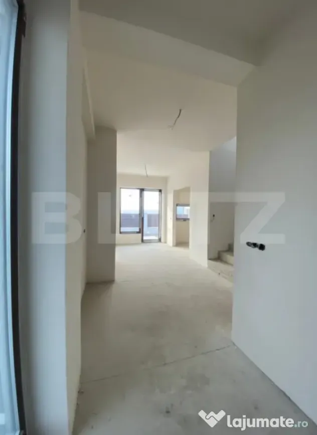 Casa moderna si luminoasa, cu spatii vitrate generoase, 610m