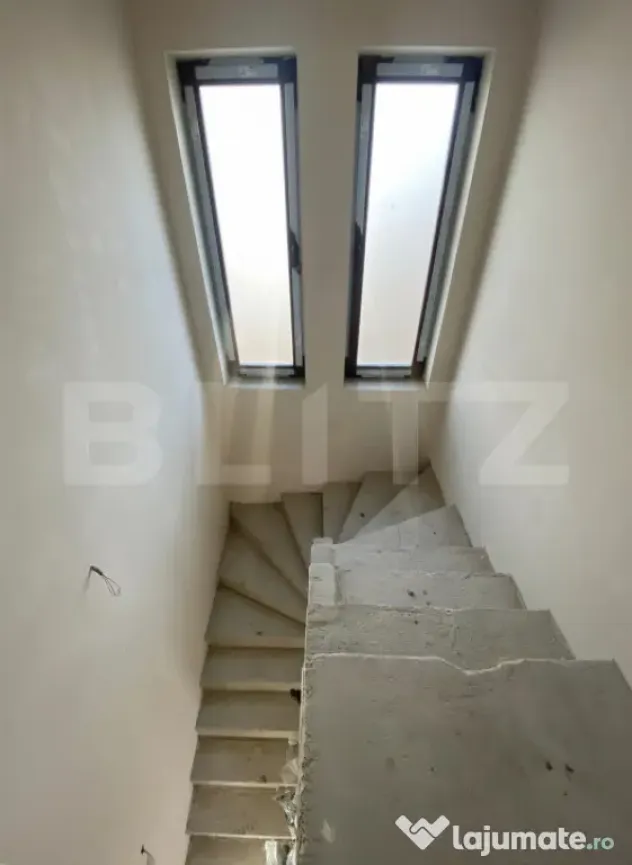 Casa moderna si luminoasa, cu spatii vitrate generoase, 610m