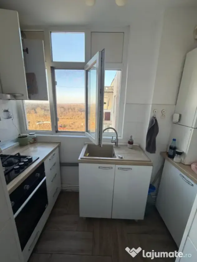 Apartament de vanzare, cu 2 camere, 57 mp, zona Craiovita