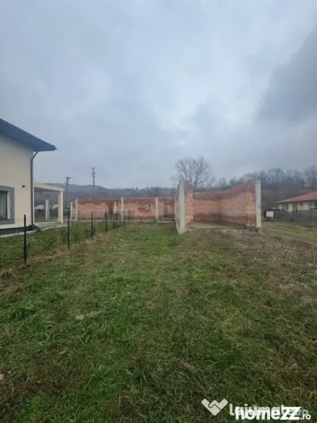 Casă la roșu în Tăuții Măgherăuș, teren 800 mp, acce