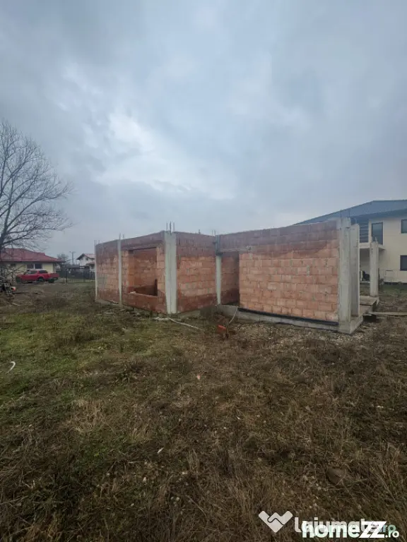 Casă la roșu în Tăuții Măgherăuș, teren 800 mp, acce