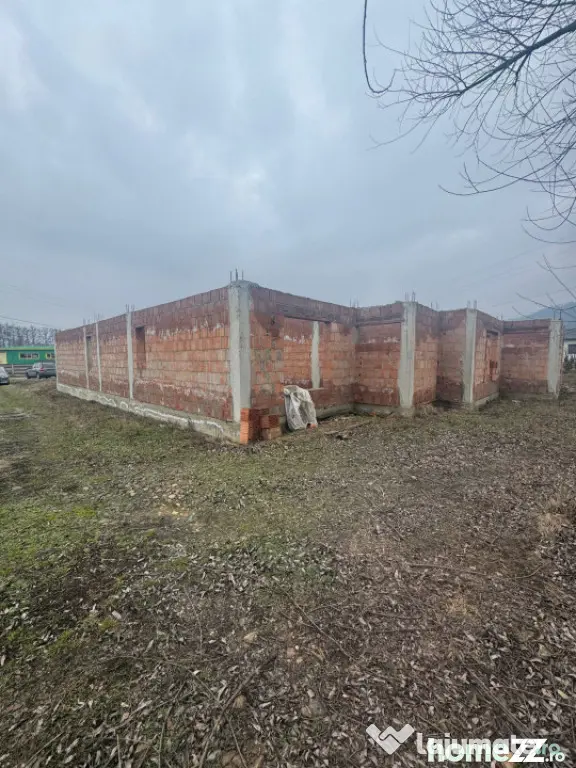 Casă la roșu în Tăuții Măgherăuș, teren 800 mp, acce