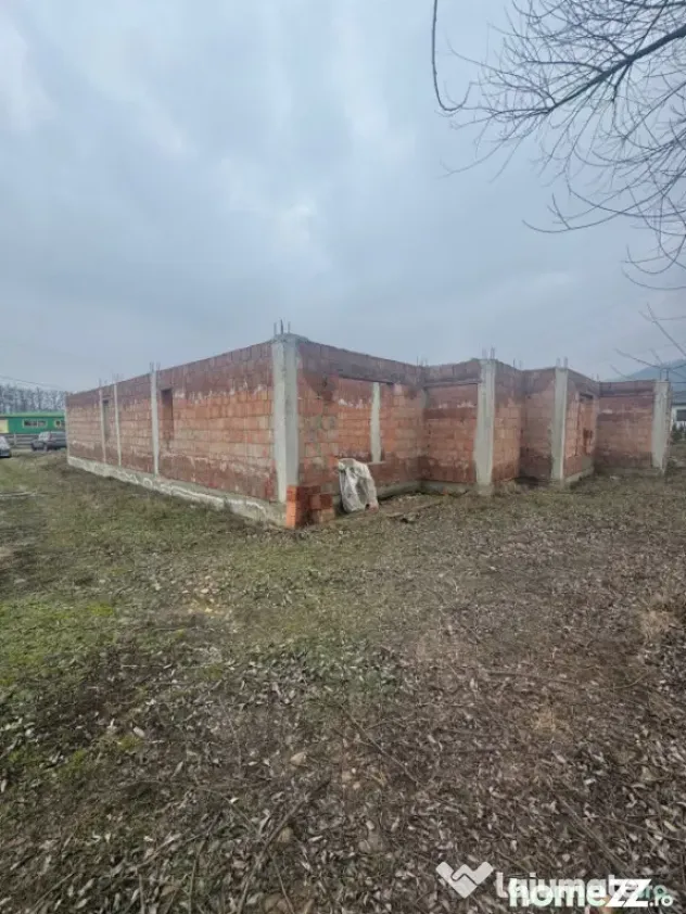 Casă la roșu în Tăuții Măgherăuș, teren 800 mp, acce