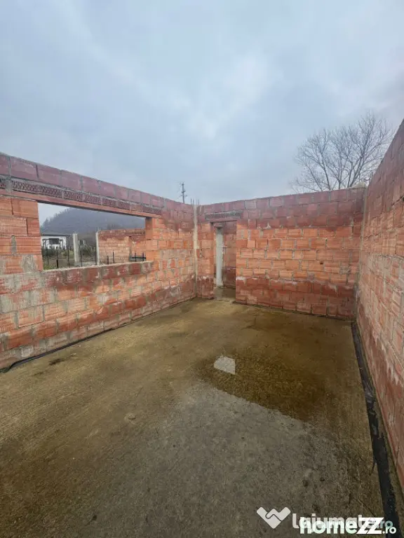 Casă la roșu în Tăuții Măgherăuș, teren 800 mp, acce