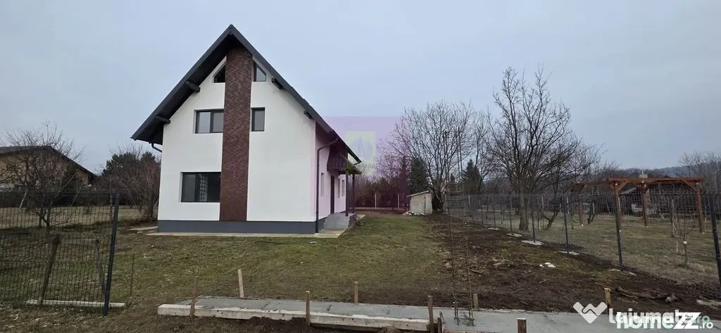 Vila de vanzare cu 4 camere in Brebu