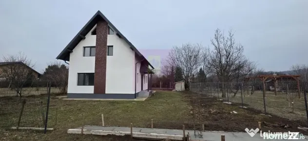 Vila de vanzare cu 4 camere in Brebu