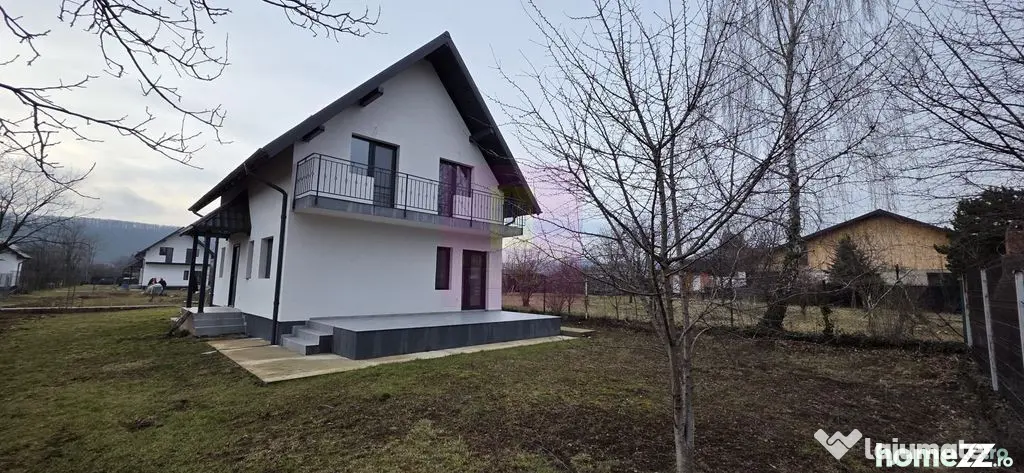 Vila de vanzare cu 4 camere in Brebu