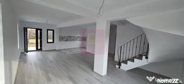 Vila de vanzare cu 4 camere in Brebu