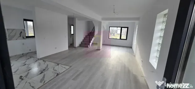 Vila de vanzare cu 4 camere in Brebu