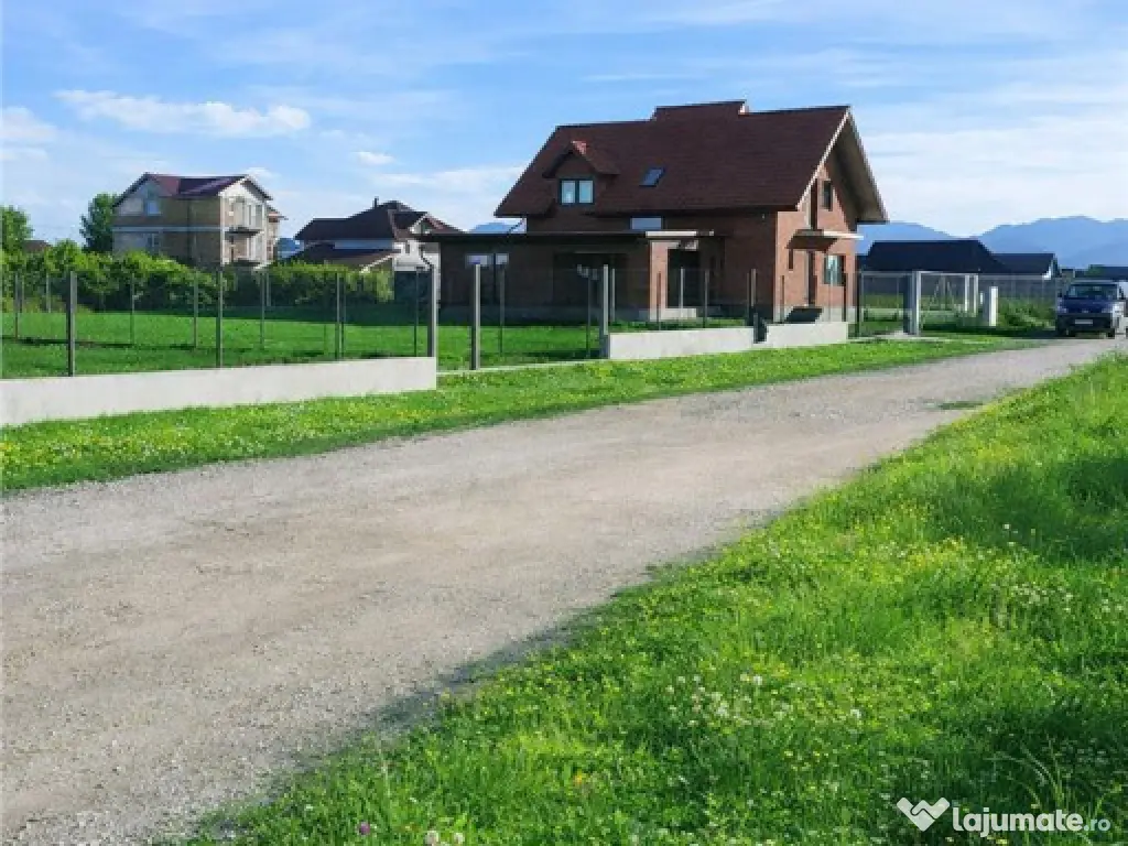 800mp teren intravilan, ingradit, cu facilitati, Bod, Brasov