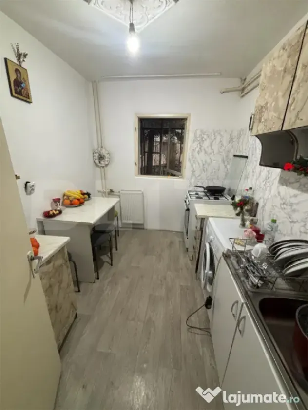 Apartament 3 camere, 55 mp, zona Vest - 9 mai