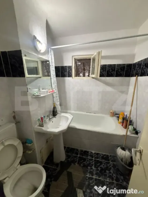 Apartament 3 camere, 55 mp, zona Vest - 9 mai