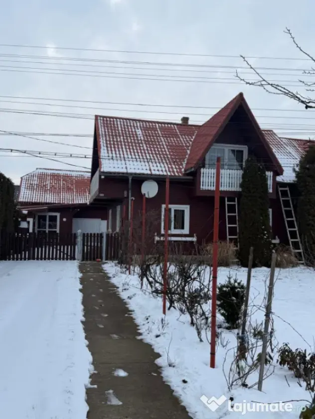 Casa spatioasa , teren 3300 mp, Dornesti