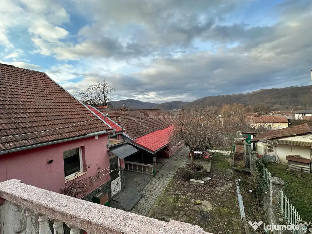Bocsa Montana, Casa Solida Gradina, Strada Principala