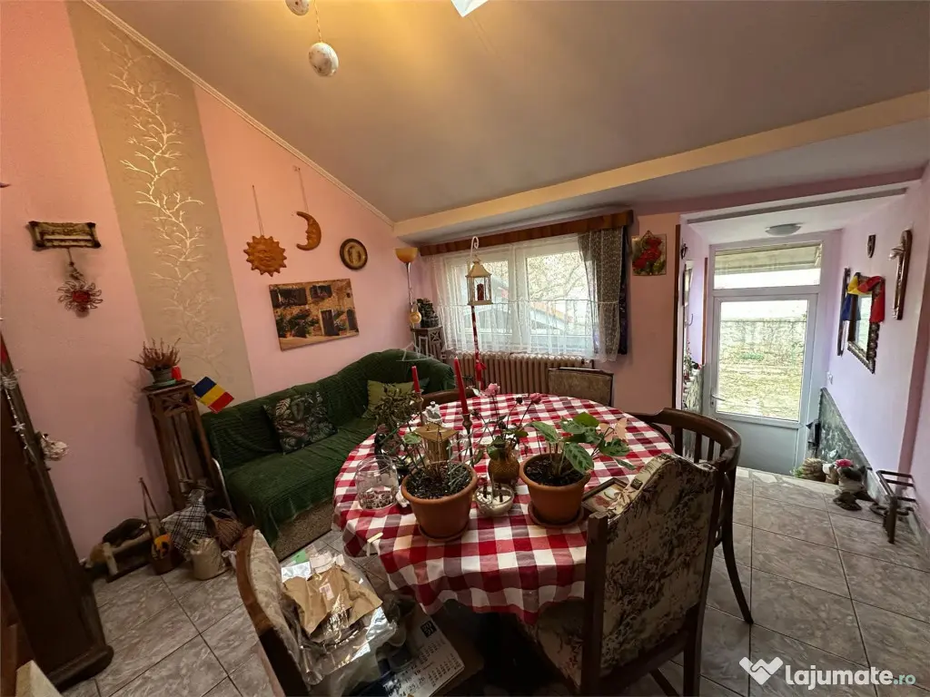 Bocsa Montana, Casa Solida Gradina, Strada Principala