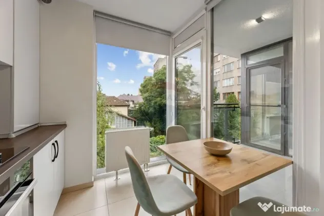 Apartament cu 3 camere + terasa de închiriat la Bourgeoi...