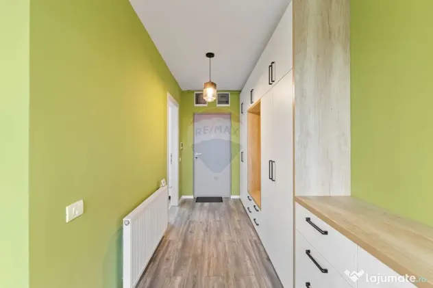Apartament cu 3 camere + terasa de închiriat la Bourgeoi...