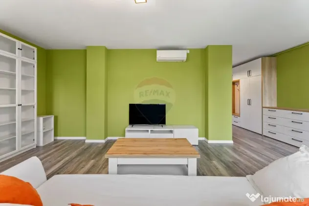 Apartament cu 3 camere + terasa de închiriat la Bourgeoi...