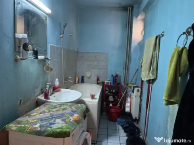 Garsonieră decomandată, 36 mp, zona Craiovita Noua