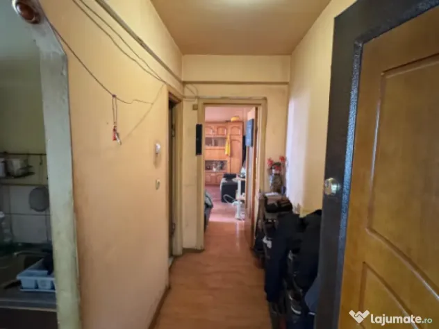 Garsonieră decomandată, 36 mp, zona Craiovita Noua