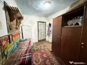 Casa Batraneasca la 8 km de Topoloveni 