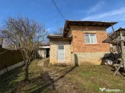 Casa Batraneasca la 8 km de Topoloveni 