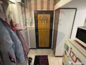 Apartament cu 3 camere de vânzare în zona Craiovita Noua 