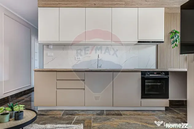 Apartament modern cu 3 camere de închiriat, bloc nou, Co...