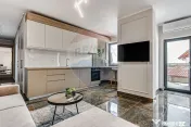 Apartament modern cu 3 camere de închiriat, bloc nou, Co...